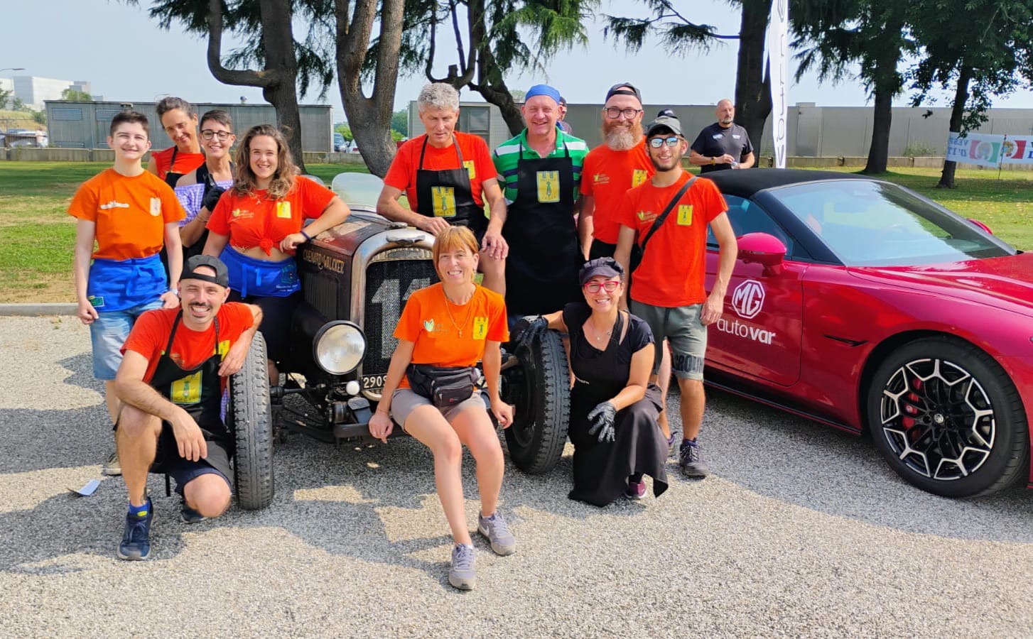 Volontari e auto storiche